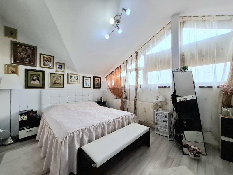 Apartament 3 camere lux   2 bai  87 mp   mobilat utilat curte  centrala