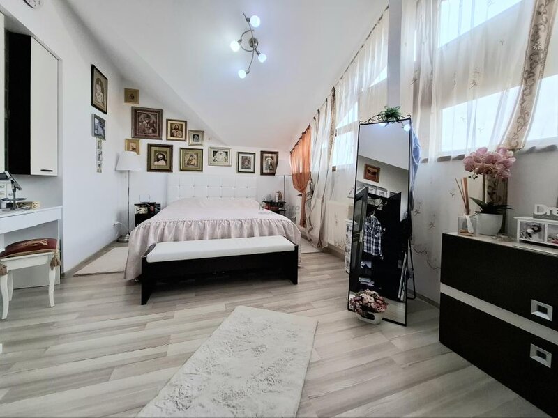 Apartament 3 camere lux   2 bai  87 mp   mobilat utilat curte  centrala